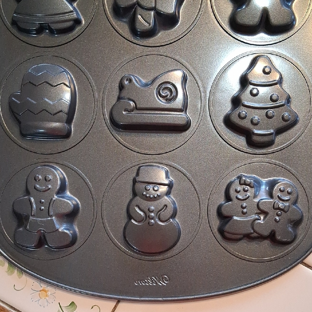 Wilton Holiday Mini Muffin Pan in Metallic Gray - Picture 7 of 9